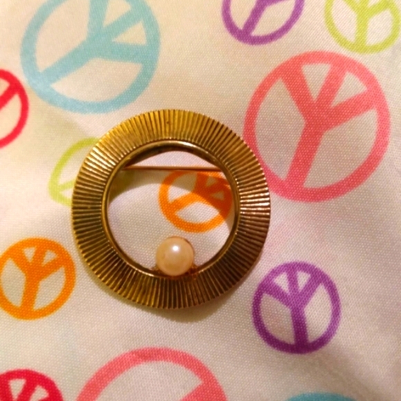 3 Vintage Brooches Circle Ring Gold Beautiful! - Picture 4 of 7